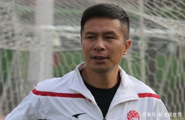 维尼修斯在此前代表巴西国家队的比赛中遭遇肌肉伤势并且缺席至今，球员今日进行了受伤后的首次触球训练。